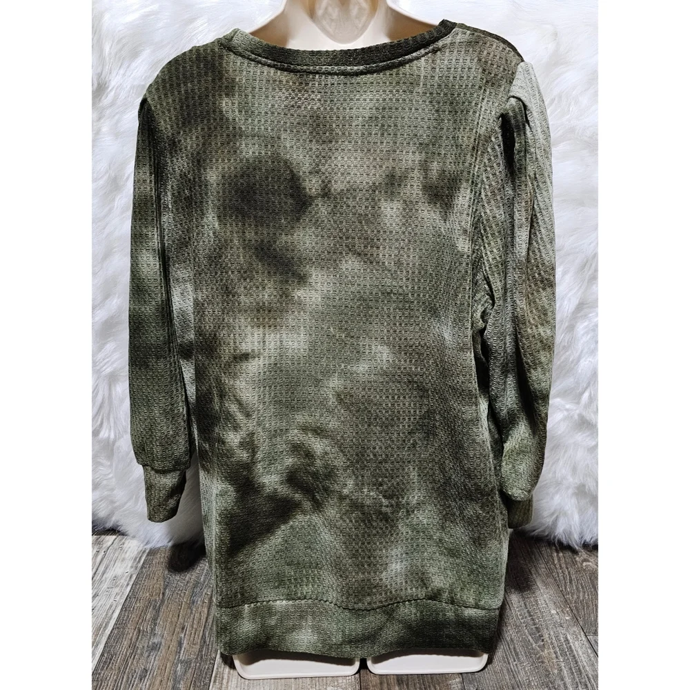 Like New Women's Simply Vera Army Green Tie-Dye Sweatshirt - Picture 2 of 6
